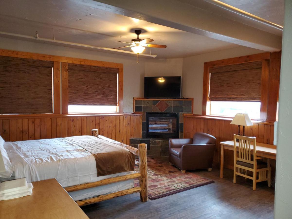 Buffalo Lodge Of Bigfork Exterior photo
